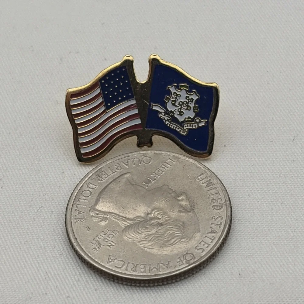 United States Of America State Of Connecticut Crossed Flags Lapel Hat Pin